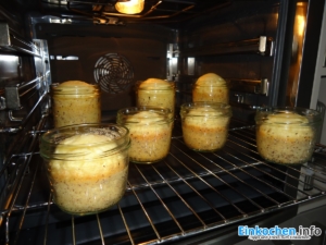 Fertig: Der Kuchen im glas kann aus dem Ofen!