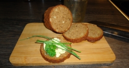Schwarzbrot im Glas Rezept